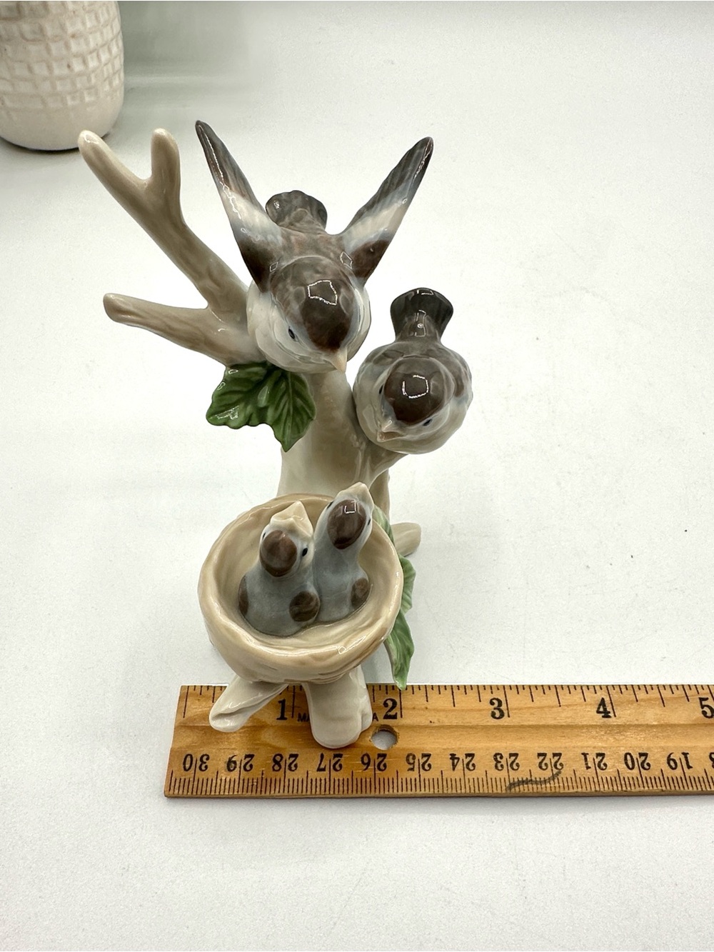 2 Grey Sparrows with Bird babies in nest, Porcelain Figurine - Picture 7 of 9